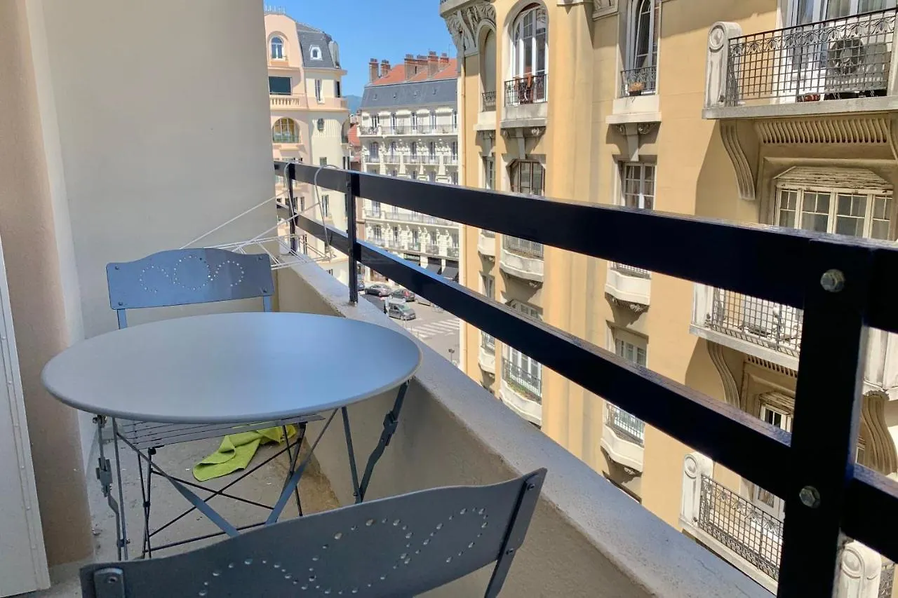 #Bt The Grenoblois Spacious T2 Cours Jean Jaures Grenoble 0*,  Francia