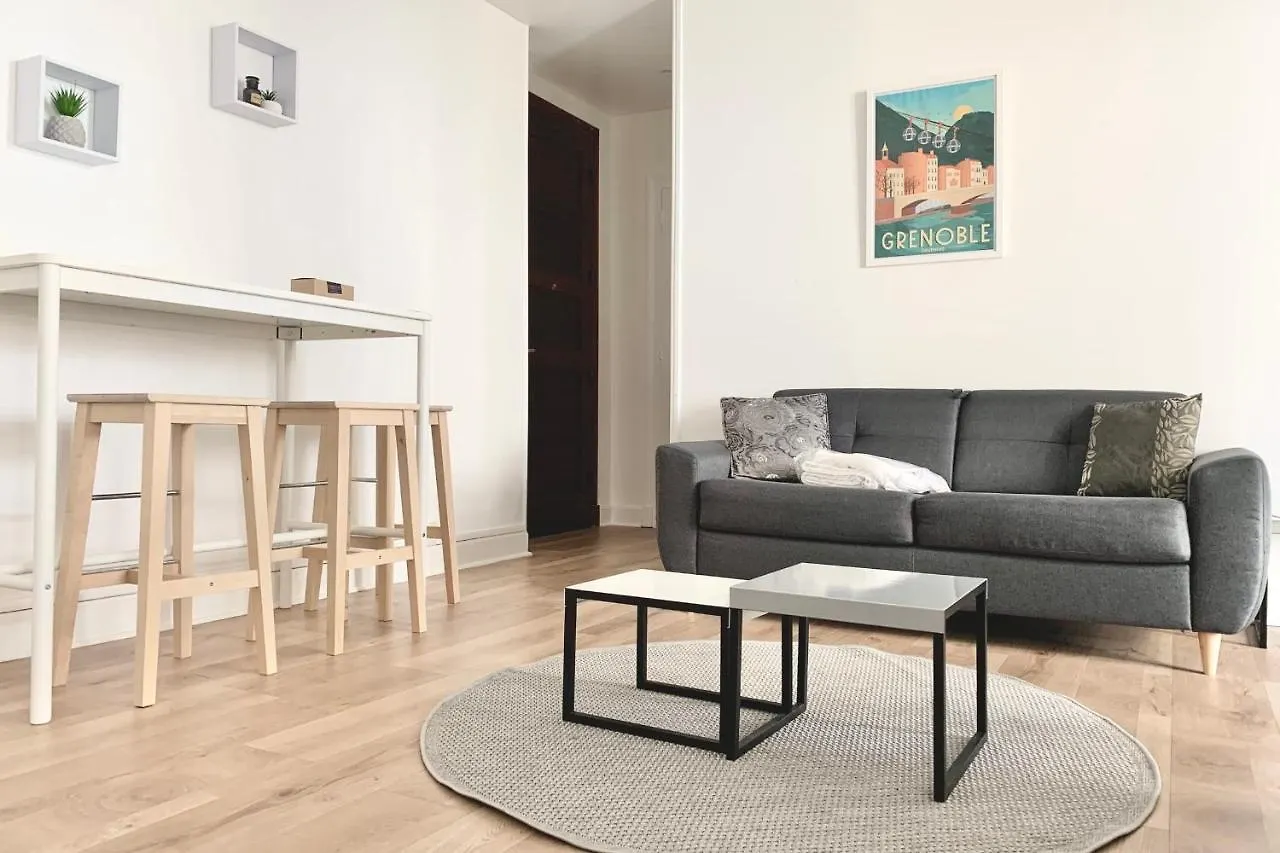#Bt The Grenoblois Spacious T2 Cours Jean Jaures Grenoble 0*,  Francia